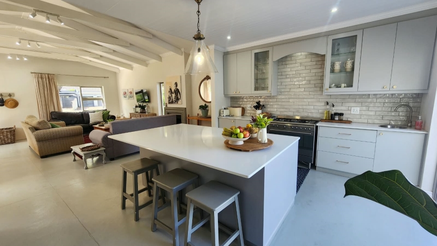 4 Bedroom Property for Sale in Loerie Park Western Cape